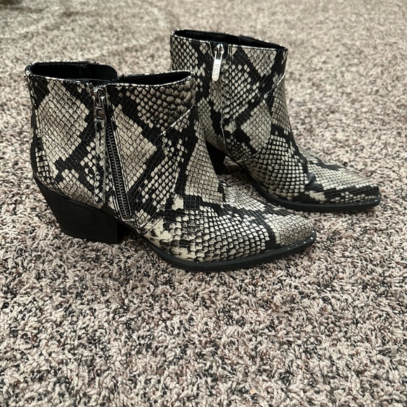 Snake Skin booties - Picture 5 of 9